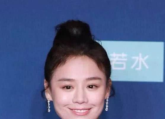 马思纯微笑吃瓜的视频,瓜甜心也甜